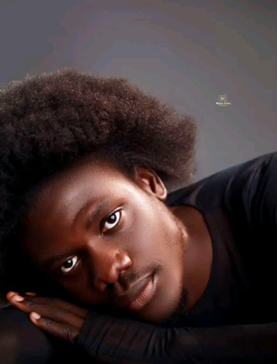 AdageorgeA's tweet photo. Omo people wicked Jesus💔😪

Ibee was accused of stealing a phone but there was no visible evidence and some dude took the laws into their hands to humiliate him with various degrees of injuries. He  later kpaid in the hospital. 

I hope friends and families of the victim can take this case up and follow up for justice. Make una no do angwa police station o! Petition headquarters for IG place direct so that all those involved both the ones wey beat and the ones wey dey video and the ones wey dey look go and the compound people, go pay for their crime 💔