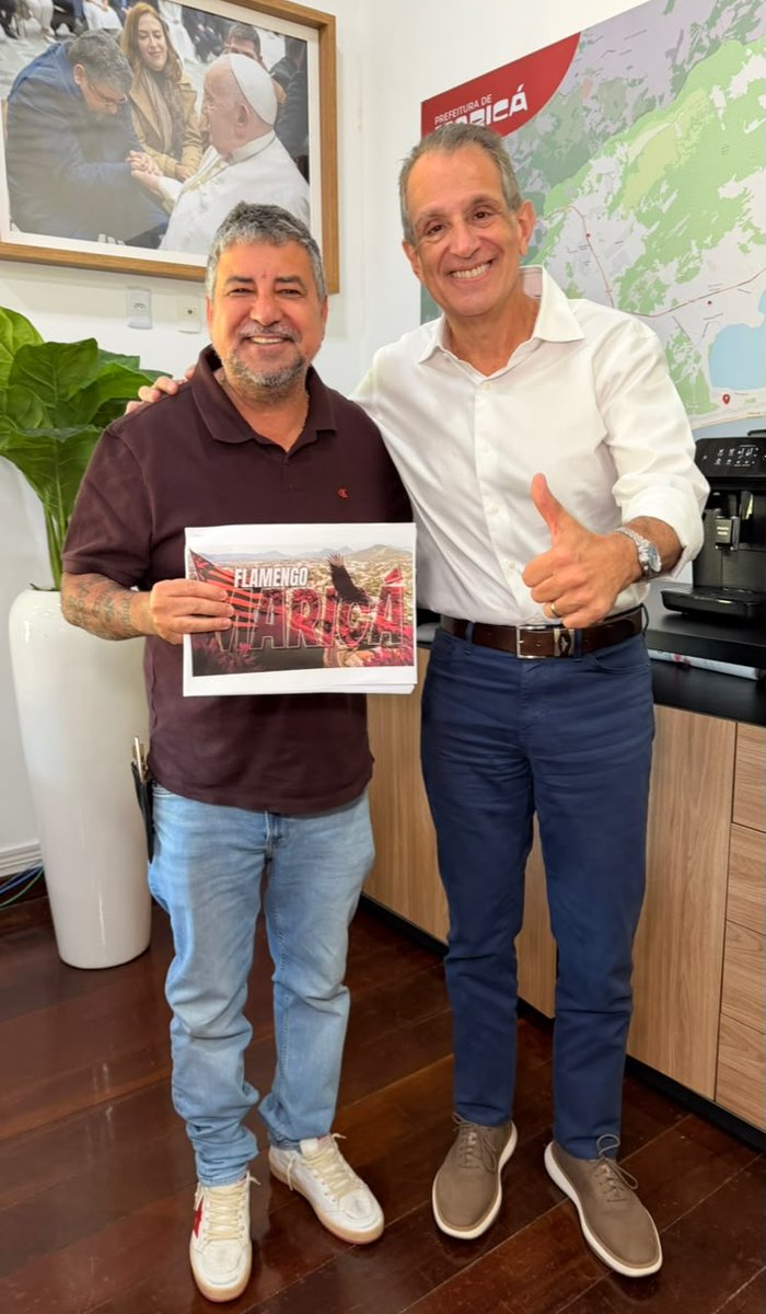 TimeFlamengo's tweet photo. Flamengo e Maricá avançam em parceria para fortalecer o futebol feminino

O Flamengo e a Prefeitura de Maricá iniciaram as conversas para uma parceria voltada ao desenvolvimento do futebol feminino. O presidente do clube, Luiz Eduardo Baptista (Bap), e o prefeito Washington Quaquá discutiram a criação do projeto Flamengo Maricá, que contempla todas as categorias da modalidade, com atenção especial ao fortalecimento da base. Recentemente, o Mais Querido conquistou todos os títulos da categoria Sub-20: Carioca, Copinha e Campeonato Brasileiro.

A iniciativa prevê a união da tradição do Flamengo na formação de talentos com os investimentos e as políticas públicas desenvolvidas por Maricá, ampliando as oportunidades para meninas e jovens que desejam seguir carreira no futebol.

O projeto também integra o planejamento para fortalecer o esporte como ferramenta de transformação social e desenvolvimento, incluindo investimentos em infraestrutura esportiva.

Com a parceria, Flamengo e Maricá buscam contribuir para o crescimento do futebol feminino, criando um ambiente de excelência para o desenvolvimento de atletas e consolidando o município como um importante polo da modalidade no país.

#CRF
