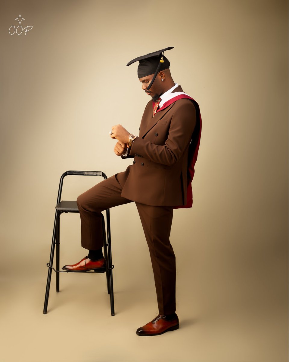 nellyboi__'s tweet photo. 2022: dropped everything to chase the music.
2023: walked back into the classroom to finish what I started.
2026: BSc Computer Science, 4.2 CGPA, Second Class Upper -Babcock University. 🎓Balanced the books, ran the school as University Social Director, and still came out on top https://t.co/XVnagIGDnK