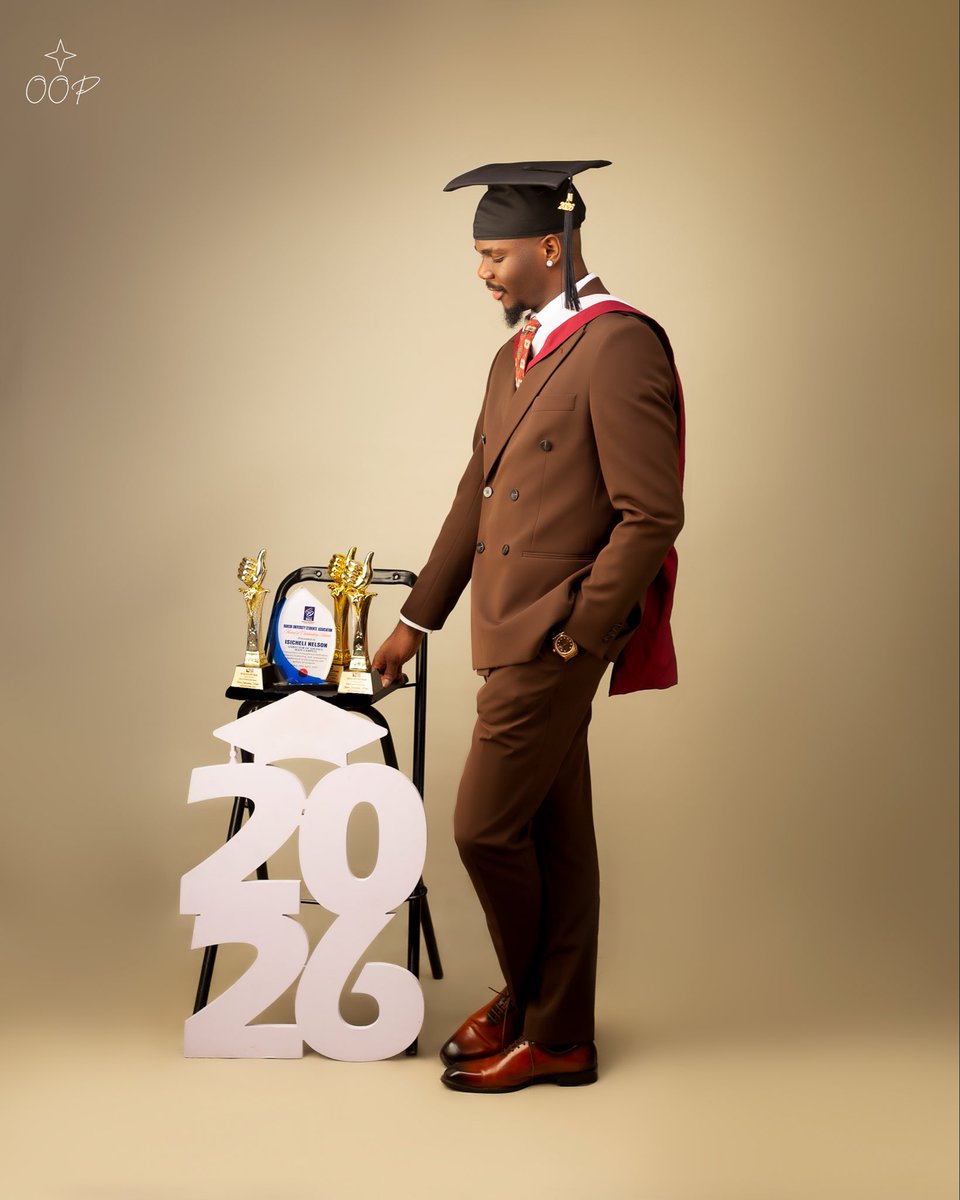 nellyboi__'s tweet photo. 2022: dropped everything to chase the music.
2023: walked back into the classroom to finish what I started.
2026: BSc Computer Science, 4.2 CGPA, Second Class Upper -Babcock University. 🎓Balanced the books, ran the school as University Social Director, and still came out on top https://t.co/XVnagIGDnK