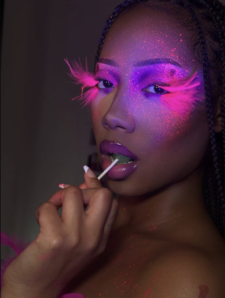 DolldByKenn's tweet photo. GLAM🫟| Fuchsia Feathers💞| 👩🏼‍🎨: muadajanay https://t.co/wSRrvwnTf8