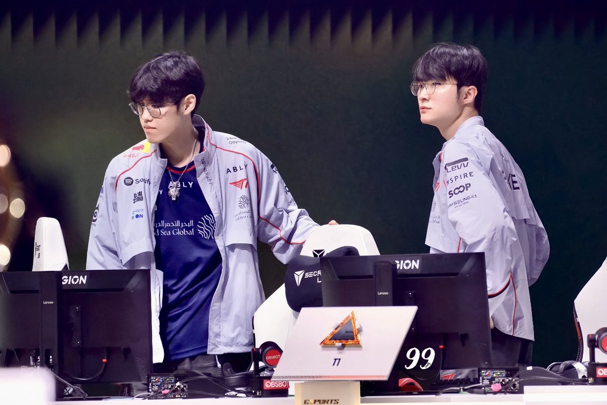 99canfly99's tweet photo. 260719 EWC

시간마저 데려 가지 못하는

#ONER #FAKER #ONKER https://t.co/q403Xzq0nK