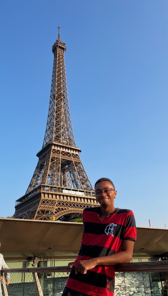 yanscavila's tweet photo. eu com meu hiperfoco em camisas do flamengo em pontos turísticos https://t.co/IskYbsLHU1