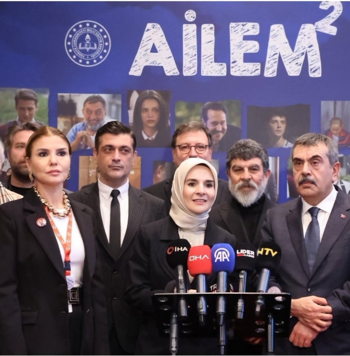 Galipilhaner's tweet photo. Fuhuşa teşvik değil mi bu?
ALLAH seni ıslah etsin Gülben Ergen
Çocuklarımıza, kızlarımıza kötü örnek oluyorsun.
Kızlarımıza kötü örnek olma, senden başka hiçbirşey istemiyoruz ERGEN ihtiyar.
Gölge etme başka ihsan istemez.
53 yaşına geldin, hala PARA için soyunuyorsun.
Bornozla, bikiniyle kamera karşısına geçen Gülben Ergen, ... bari çocuklarından utan!...
Haluk Levent de AHBAP üzerinden milletten para topladı.
Para için he ryol mübah mı?
https://t.co/VobgTBlTNi
***
https://t.co/BovYRBGcbM