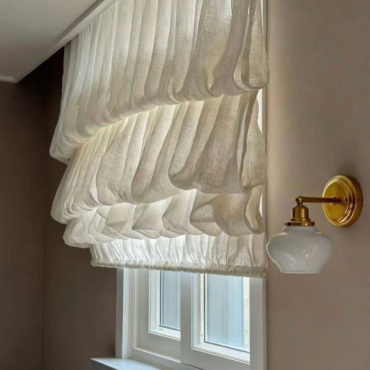 h0neyndmilk's tweet photo. ruffled blinds should be more common https://t.co/m9CBfR8Go0
