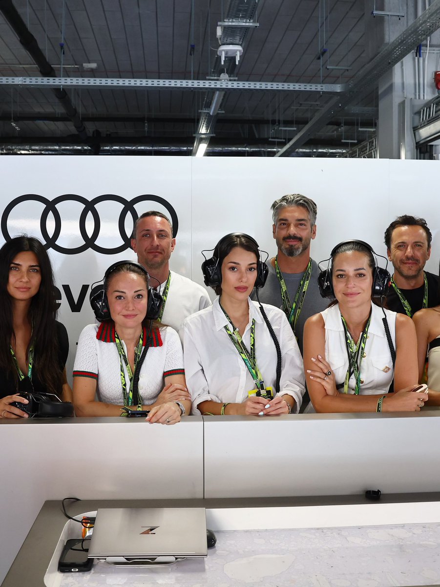 Y_Eliza13's tweet photo. Equipo Audi F1 🇭🇺🏎️
#TubaBüyüküstün #AudiRevolutF1Team https://t.co/xG5e7OQ9nb