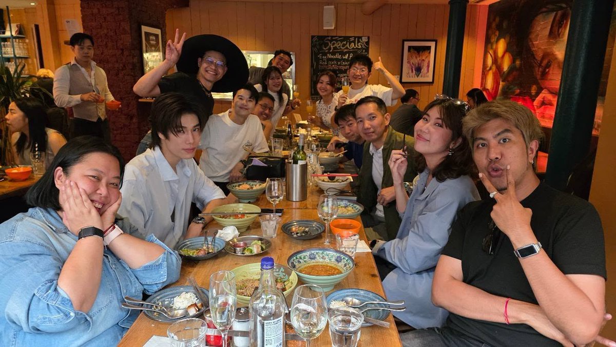 _ppspace's tweet photo. #GalaxyxPhuwin 
#phuwintang @phuwintang 
.
slurpthaiuk
A big thank you to the Samsung Thailand team for dining with us. We were truly honoured to welcome the entire team to our restaurant.

Nothing brings us more happiness than seeing people enjoy our food and create wonderful memories together. We hope to welcome you back again soon! ❤️🇹🇭