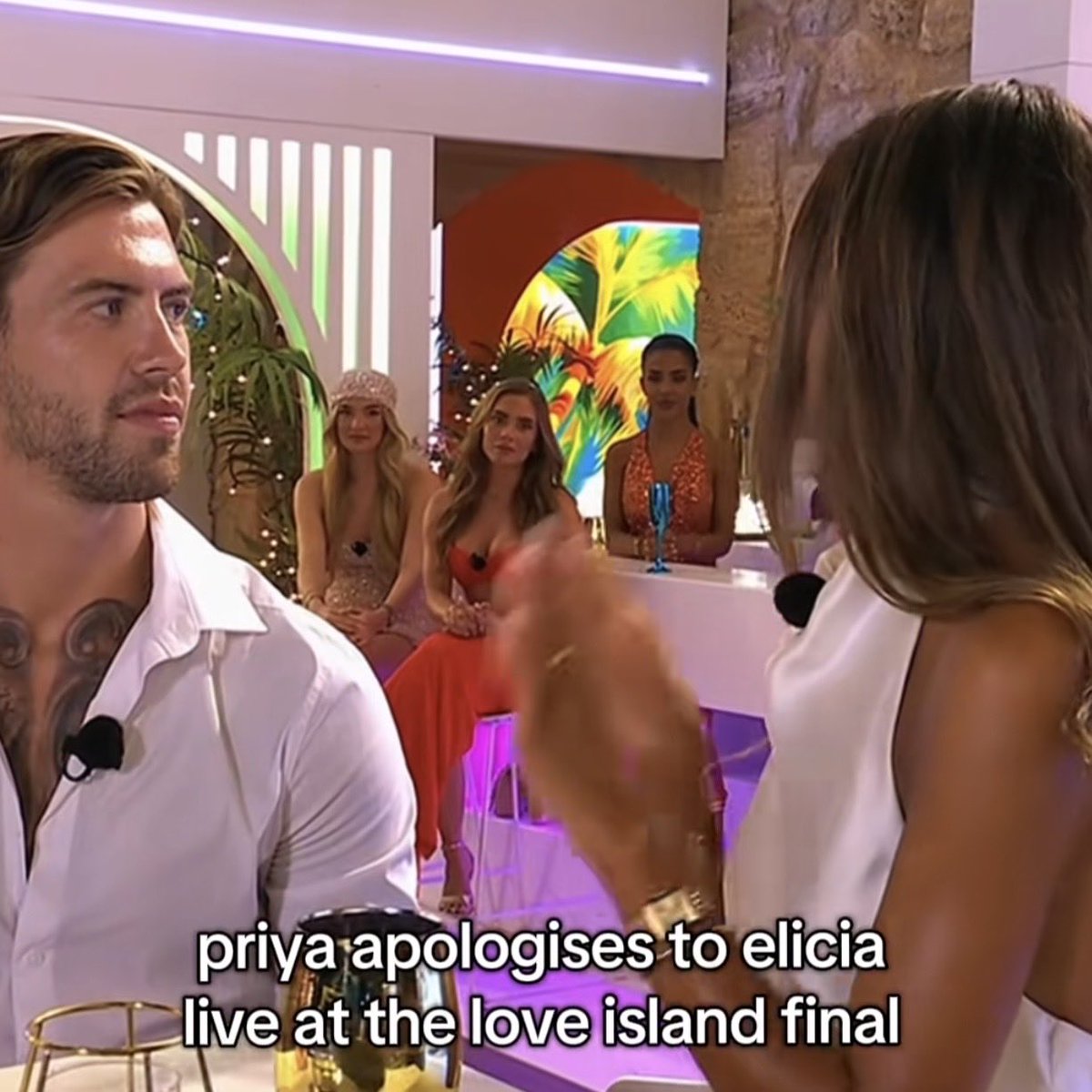 BrendanEllyott's tweet photo. also i was cringing so bad at priya and elicias national rail apology, u could tell elicia hates that girl…. #loveislanduk #loveisland https://t.co/YJQZ9Ug6aQ