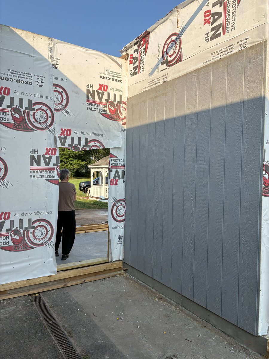 Mr_Jon_Winkle's tweet photo. Construction zone π§ #OPsharks https://t.co/y3883GVT1L
