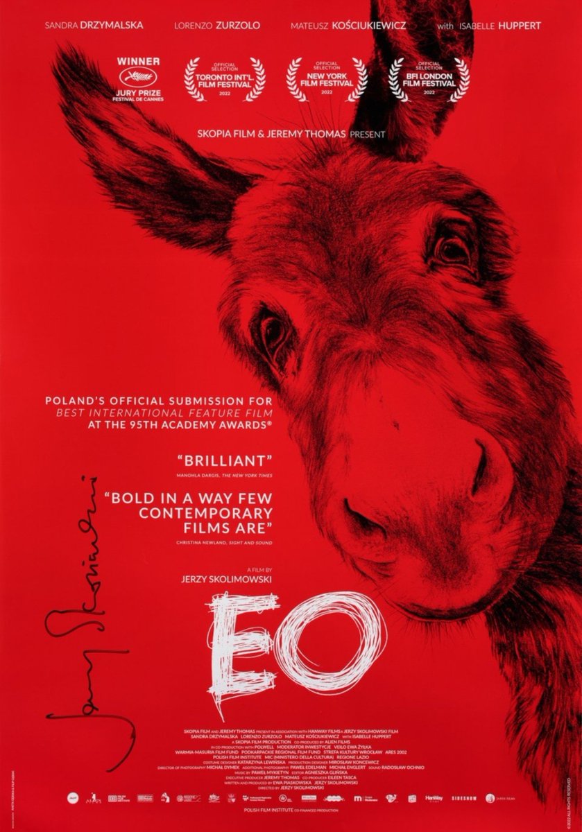 mayziyada's tweet photo. شاهدت اليوم هذه الفيلم، "EO" وهو فيلم بولندي، طلع سنة 2022، مخرجه جيرزي سكوليموفسكي. الفكرة بسيطة: بطل الفيلم حمار اسمه EO، والقصة كلها نتفرج عليها من منظوره هو، وهو يتنقل من صاحب لصاحب، ومن مكان لمكان في أوروبا. مافي حوار كتير، الفيلم يعتمد أكتر على الصورة والصوت باش يوصّل الإحساس.

الفكرة أصلاً مستوحاة من فيلم قديم لروبير بريسون اسمه "Au Hasard Balthazar" (1966)، اللي هو كمان بطله حمار يعيش قصص ومعاناة ناس حواليه. بس سكوليموفسكي اخرجه بأسلوب أحدث وأكثر تجريب، الكاميرا كأنها تخليك تشوف الدنيا بعين الحيوان، من غير ما يفسّرلك الفيلم شو المفروض تحس أو تفهم - يخليك أنت تستنتج.

الفيلم كان مرشح لأوسكار أحسن فيلم أجنبي، وأخذ جايزة لجنة التحكيم في مهرجان كان.

وبعيدا عن الجوائز يعطيك احساس حلو ومربك في ذات الوقت