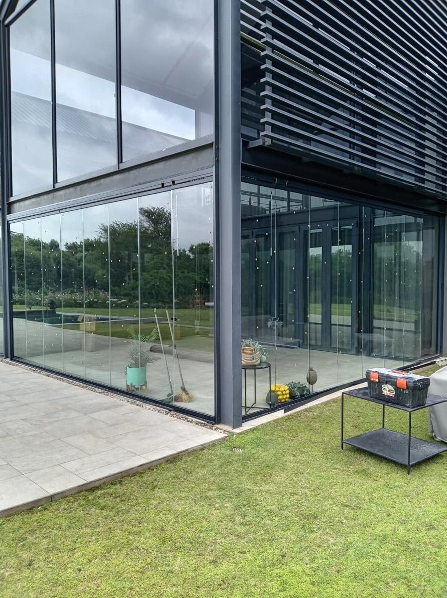 SamitosamuelV's tweet photo. Frameless stacking doors https://t.co/FWijJ2xUzr