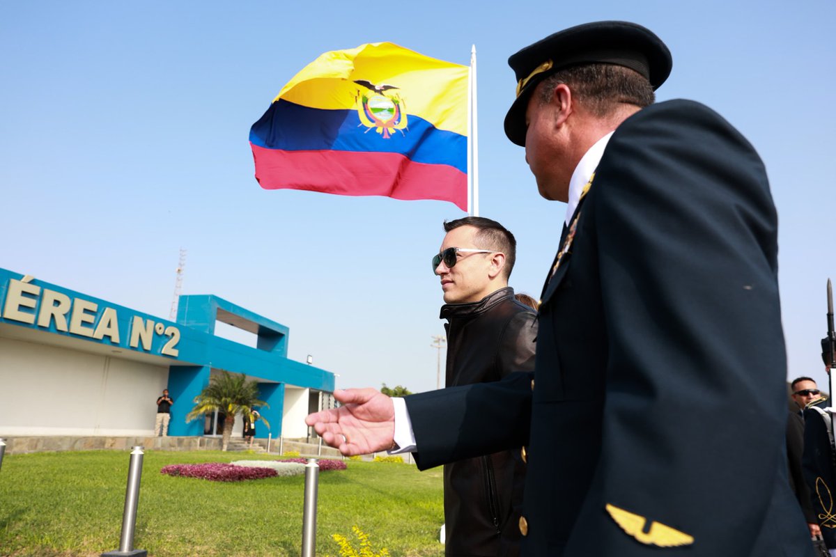 Presidencia_Ec's tweet photo. El presidente @DanielNoboaOk llegó a Perú para participar en la ceremonia de Transmisión del Mando Supremo de la presidenta electa, @KeikoFujimori, en el marco del fortalecimiento de las relaciones bilaterales entre Ecuador y Perú. 🇪🇨🤝🇵🇪 https://t.co/6wM6qS6E6i