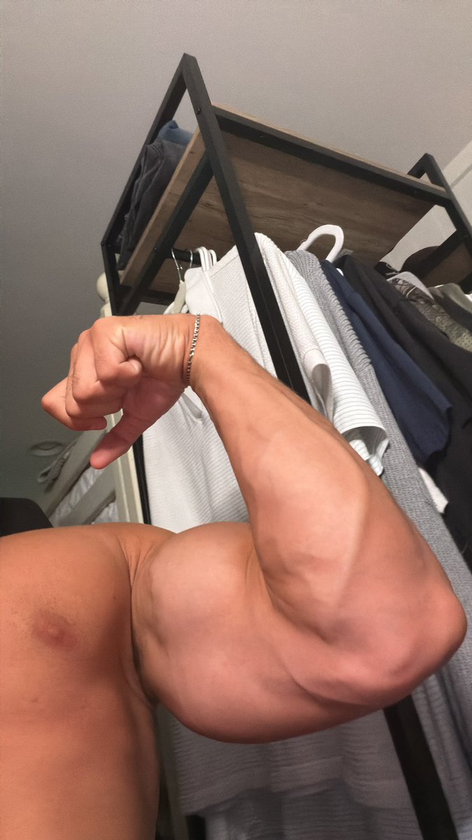 zackthayer01's tweet photo. Arms up, cashfags. Get your nose buried deep in these sweaty pits and breathe in your new addiction. Tribute first or you don’t deserve the honor, losers💸🐽

#submissive #beta #findom #worship https://t.co/45kLKKifli