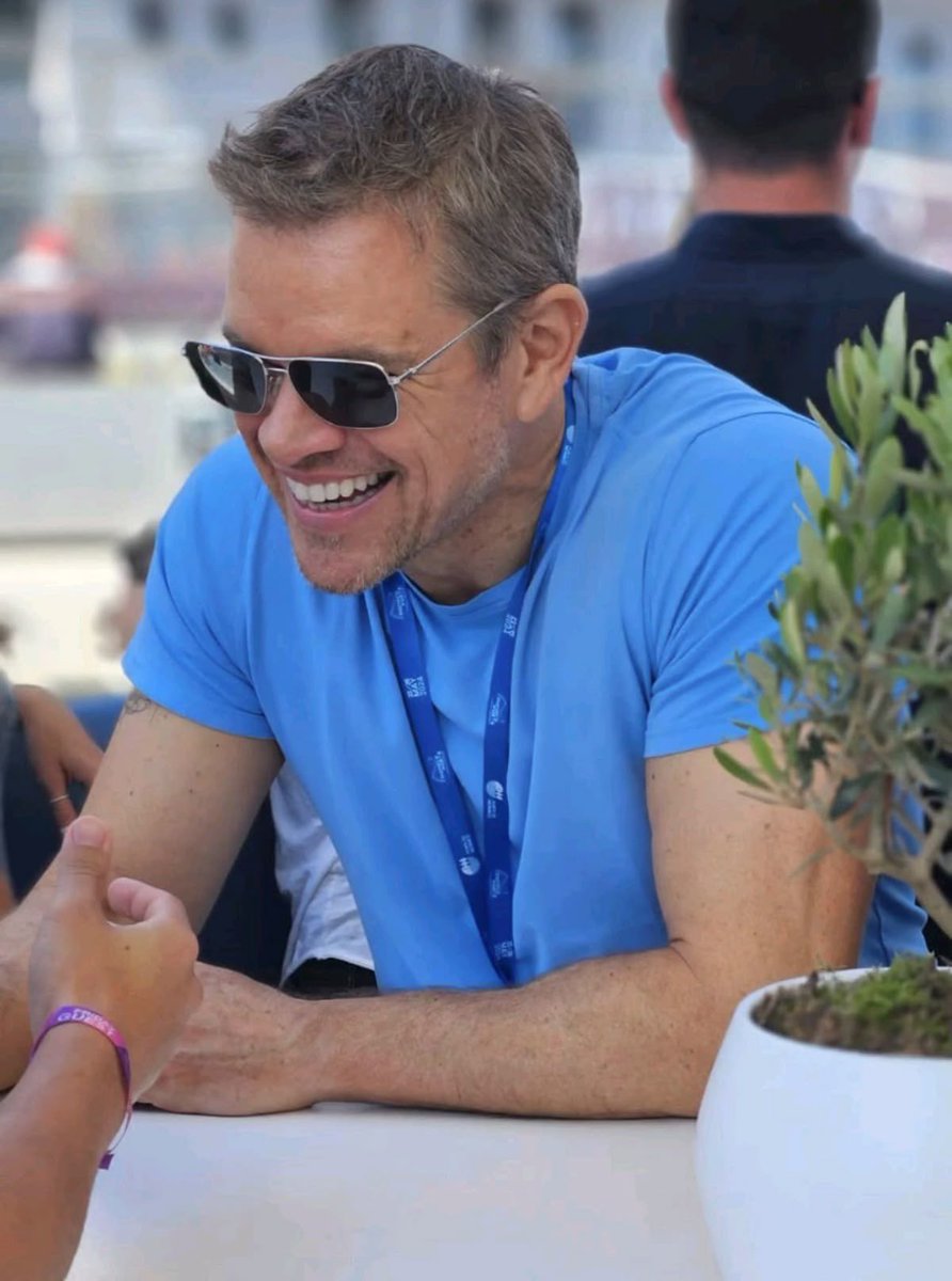 skywalkerlikeme's tweet photo. POV: you’re on a date with matt damon https://t.co/7UWpIvDBmC