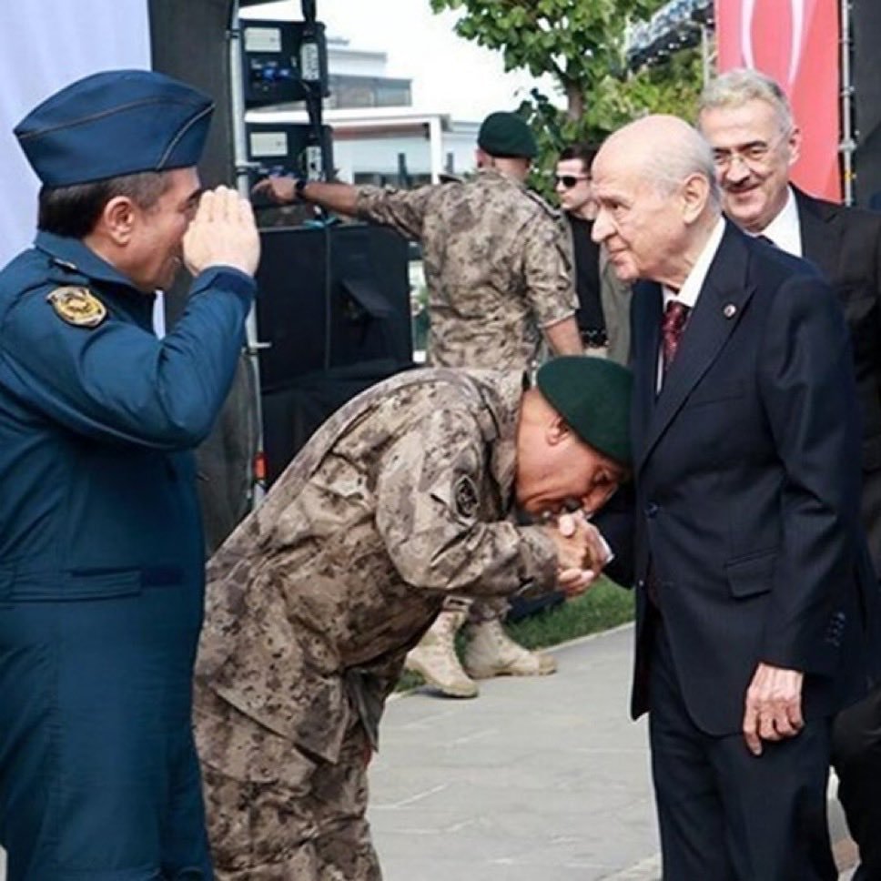 EzgiYiilmaz's tweet photo. Öyle mi Yalak!! https://t.co/s8QeYkJXF9