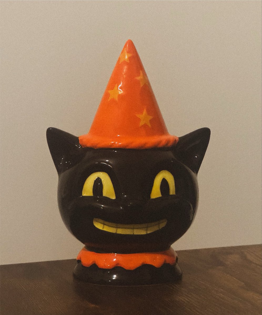 kerrixma's tweet photo. i looove spooky vintage cats!!! &amp; pumpkins of course https://t.co/8UBoENdLnT
