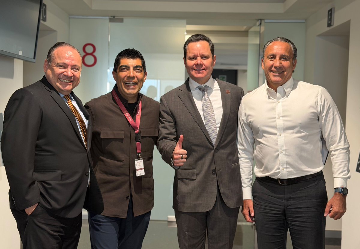 Candelaria___'s tweet photo. Equipazo @SE_mx !!!

@AlbertoUribeC
@lic_aguadohdez 
@JuanMLopezCosio https://t.co/B0nF5mG2MY