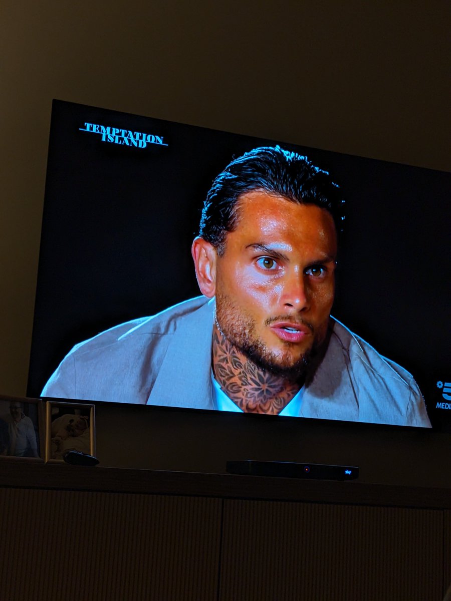 Damyanto's tweet photo. "solo guardarlo negli occhi mi sciolgo"
Eccerto sta diventando un sole
#temptationisland https://t.co/ZifaHDNKbL