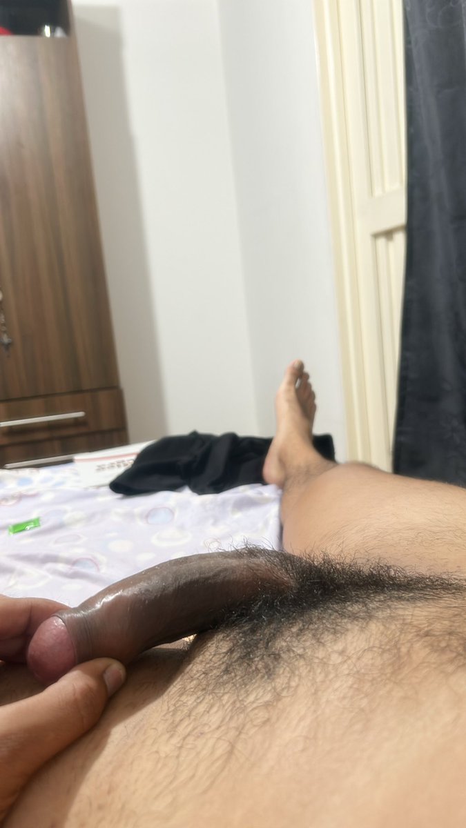 c39954's tweet photo. Les gusta peluditas y jugar con  juguetes 🍆 https://t.co/hkWD5HI7kt