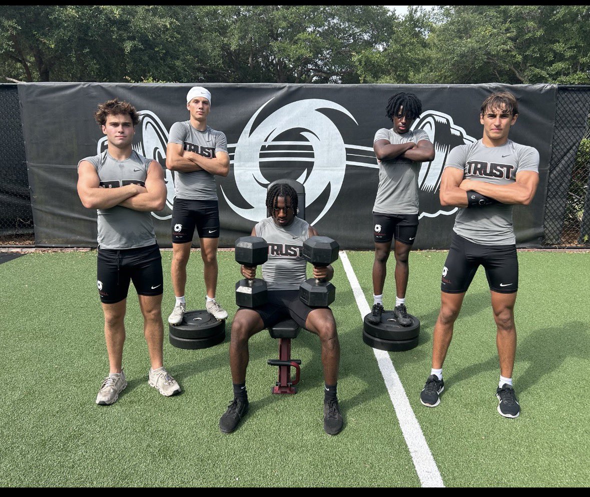 HuntBarber1's tweet photo. Honored to place second in the annual iron cyclone competition! Bench press max: 250 40 yard dash: 4.51 Front squat: 315 Hang clean: 220 Pro Agility (5-10-5): 4.17 https://t.co/4JTYrMYsQP