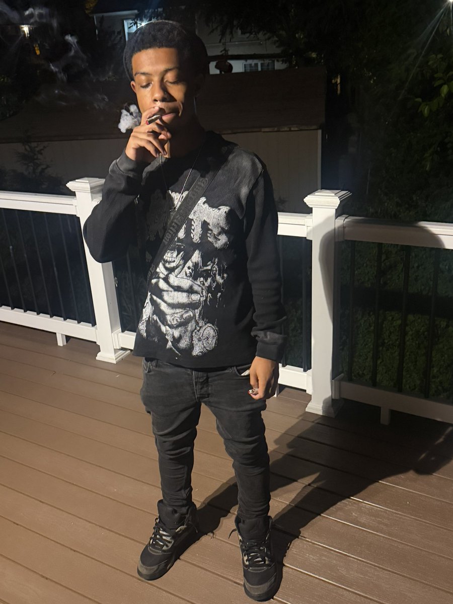 purplep1nts's tweet photo. Just tryn get high and stay outta trouble 🅿️©️

https://t.co/u6XHpprJ6l https://t.co/ZjwNVWg00M