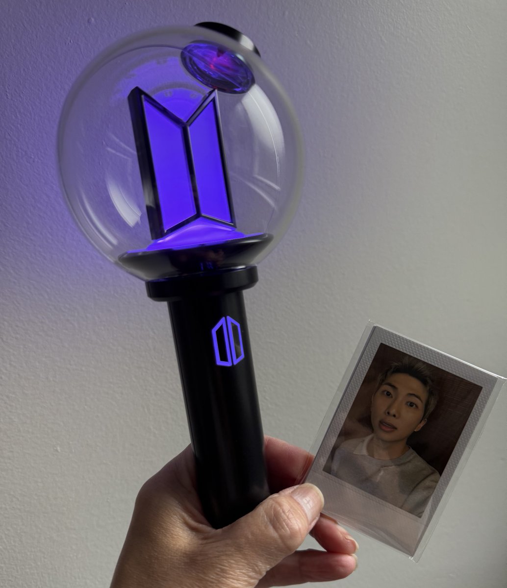 dimplecraze1's tweet photo. So happy that the light stick arrived and is all ready for the concert next month💜👍#BTSLightStick https://t.co/OCRJ3XlJLD