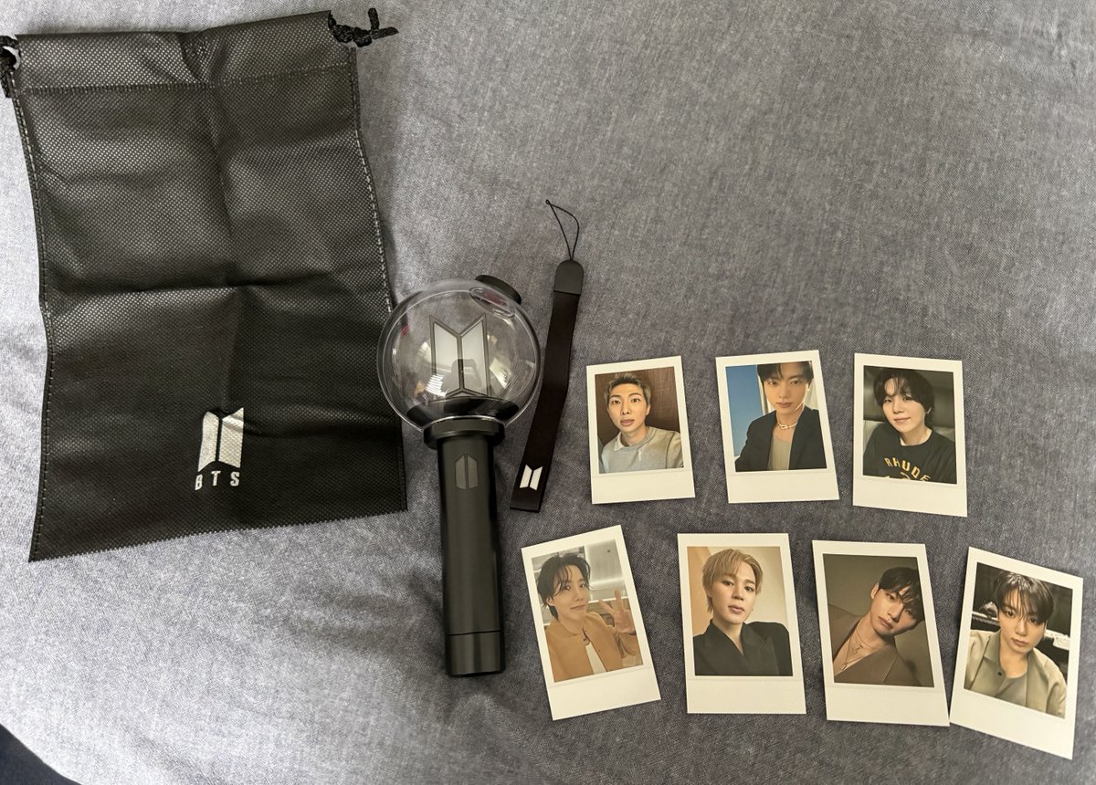 dimplecraze1's tweet photo. So happy that the light stick arrived and is all ready for the concert next month💜👍#BTSLightStick https://t.co/OCRJ3XlJLD