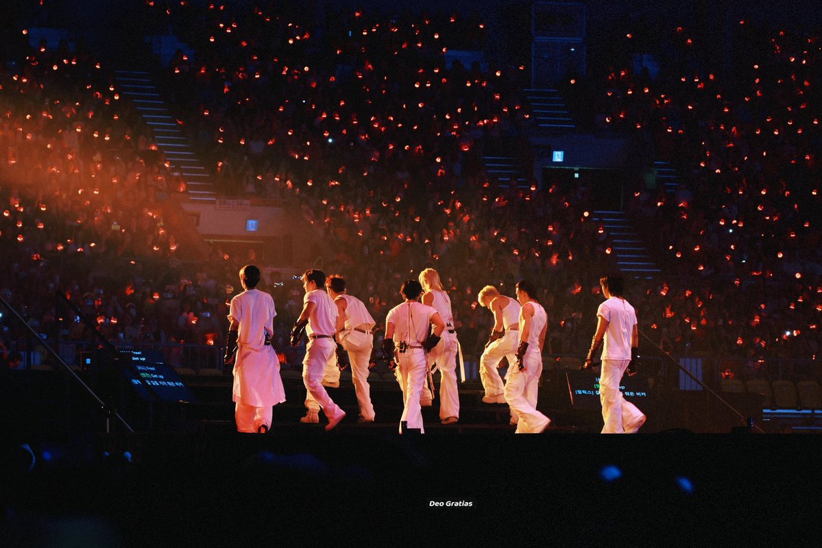 dimpleechan's tweet photo. I love you my ot8 https://t.co/7sjgMFTYbV