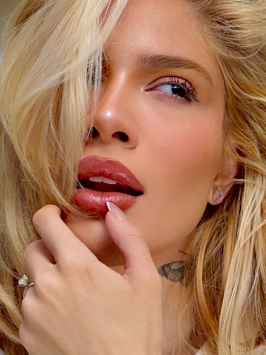 QgKarolL's tweet photo. O Dia do Batom está chegando e a Karol mostrou qual é o lip combo favorito dela do novo lançamento @Eudora Micro Injection! ✨

Se você ainda não garantiu o seu, essa é a hora! Aproveita o cupom da Karol: DIADOBATOMKAROL para ganhar frete grátis + mimo! Corre pra aproveitar! ❤️‍🔥 https://t.co/5IiNIBBIKk
