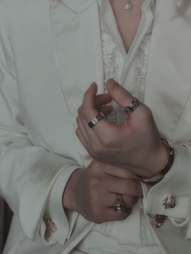 EXSPIRIVATS's tweet photo. ⠀⠀⠀⠀  ⠀   

 lee haneul 이하늘. ( 𝐬𝐤𝐲.) reluctant hier.
kind. quietly rebellious. lonely &amp; haunted. 
     # krp. &amp;&amp;. mdni. &amp;&amp; multiship.
⠀⠀⠀   ⤹ further info below. 
⠀⠀⠀⠀ ⠀ ⠀ ⠀⠀⠀⠀⠀⠀ ⠀⠀⠀⠀⠀
      ★ 𝐜𝐫𝐨𝐰𝐧 𝐩𝐫𝐢𝐧𝐜𝐞 𝐨𝐟 𝐡𝐰𝐚𝐲𝐞𝐨𝐧. https://t.co/DNV4HmEAKB