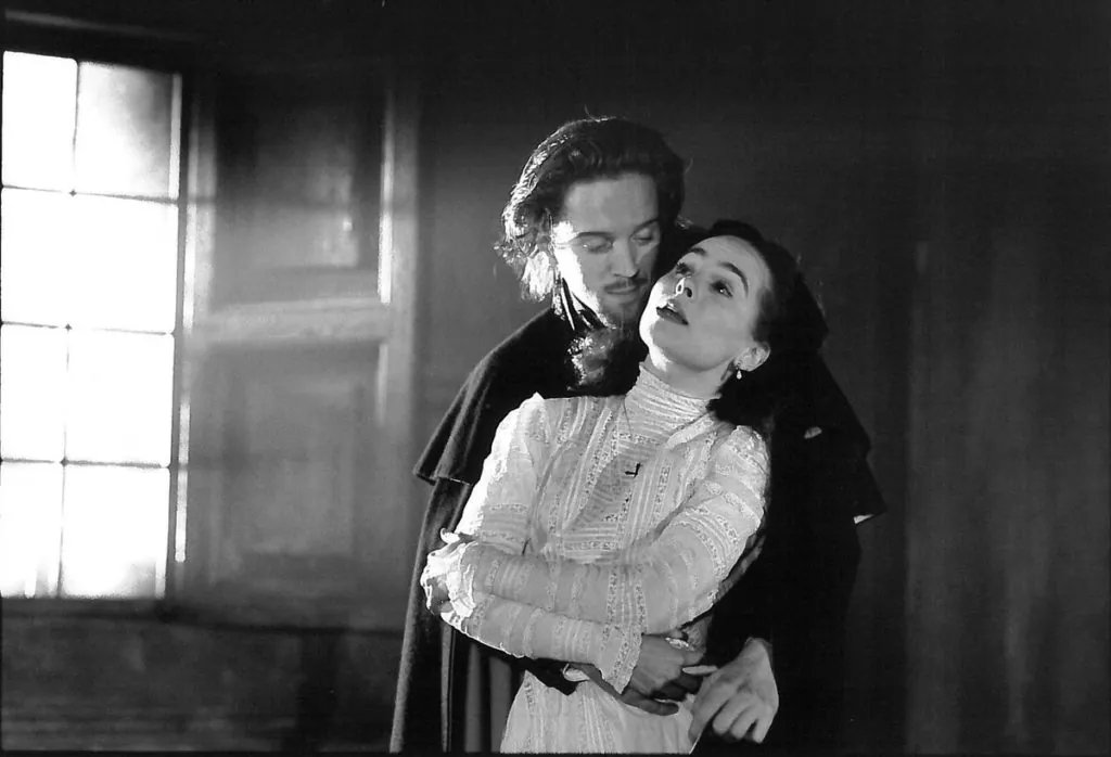 FanFunDamian's tweet photo. What were you doing in 1995?

A  24-year-old Damian Lewis played Laertes opposite Ralph Fiennes’ Hamlet—and New York quickly became his playground.

Read the full story: https://t.co/3tfA3F2Gyl

#DamianLewis #Hamlet #Broadway #RalphFiennes #Shakespeare https://t.co/JU74glyg1y