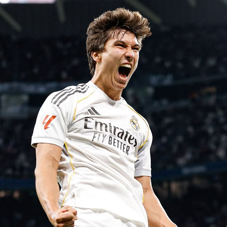 futtmais's tweet photo. 🚨 Endrick pode ser emprestado novamente pelo Real Madrid.

José Mourinho quer a permanência de Gonzalo, porque o considera com características diferentes de Mbappé.

Se a situação não mudar durante a pré-temporada, outro empréstimo surge como possibilidade muito real para evitar que seu progresso estacione.

🗞️ @marca