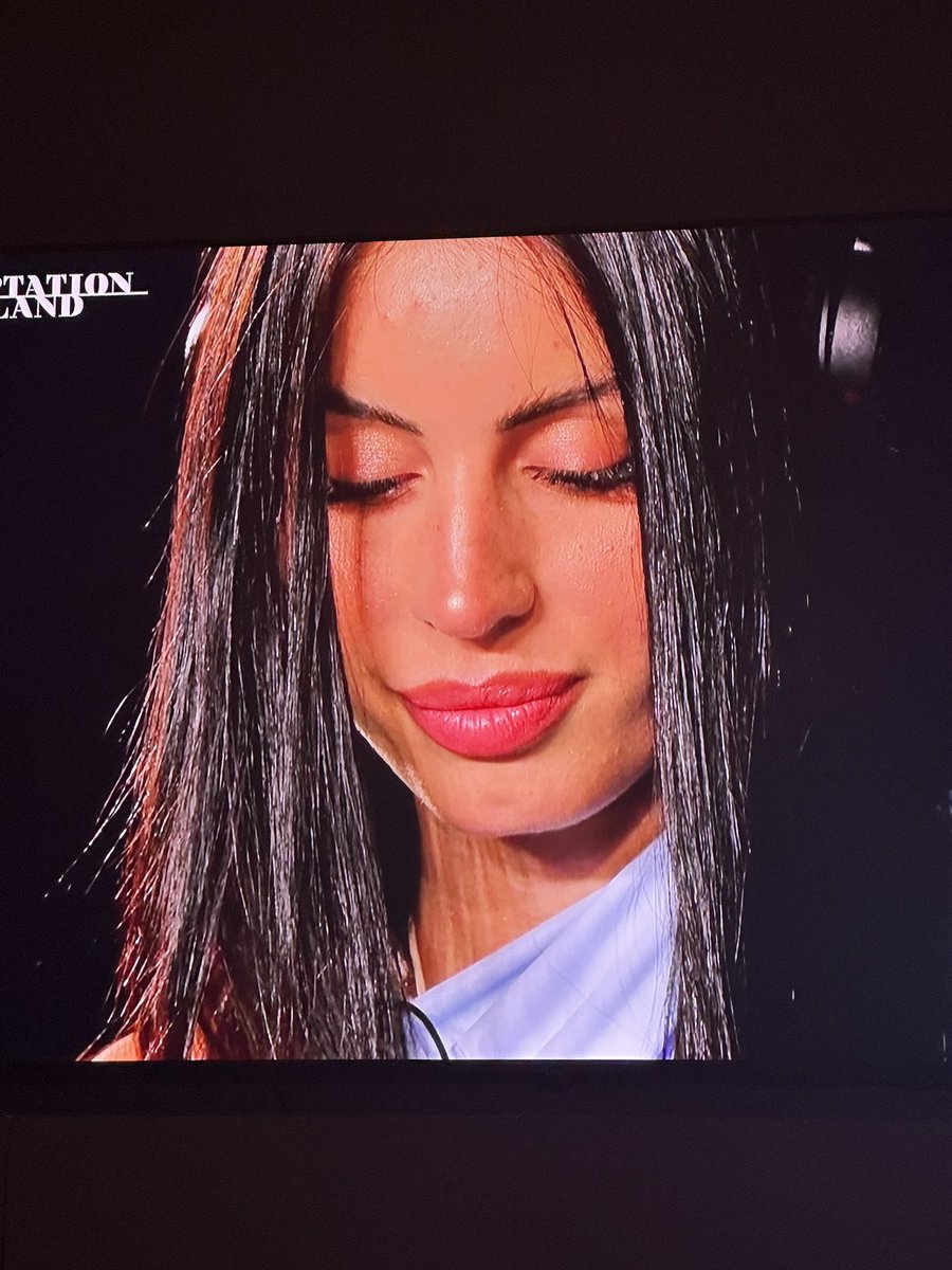 Innominabile__'s tweet photo. Scusa Cristian forse preferirei corteggiare Sara … #TemptationIsland  #wlw https://t.co/i8rSCk5tQ0