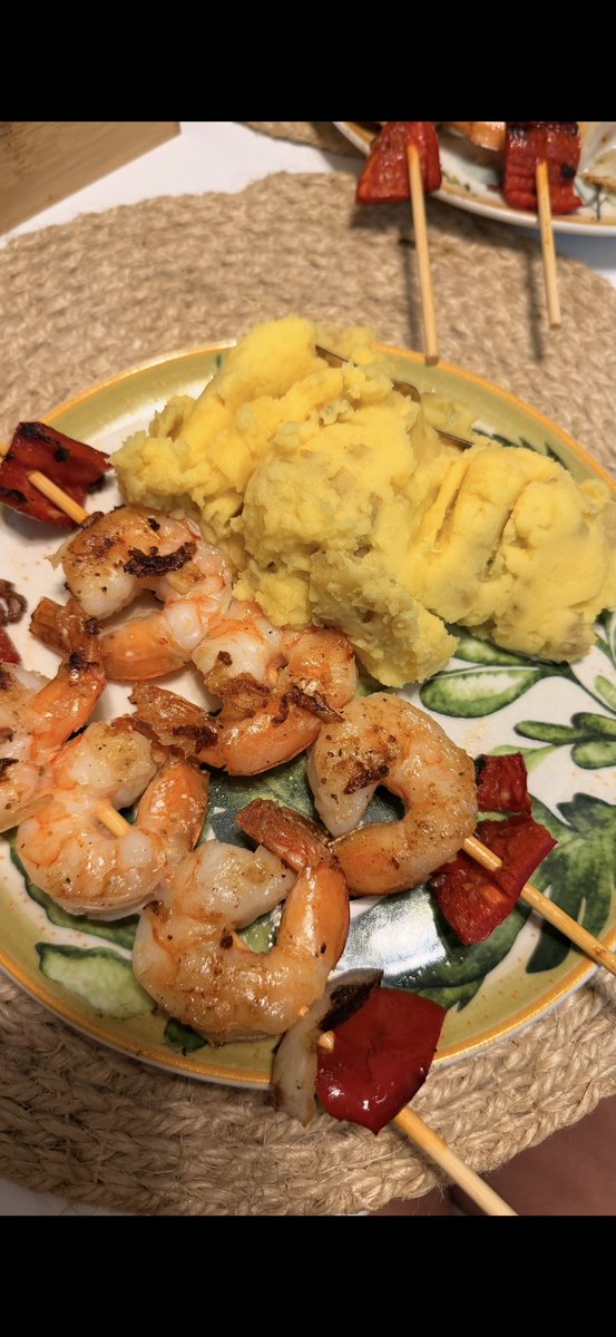 AnaRdrGzFerrer's tweet photo. Tengo un gran amigo que tiene una marisquera y cada cierto tiempo me manda productos para bebé, pero el más beneficiado es el papá!! 🤣🤣❤️❤️@jorgemarioroca https://t.co/qV65ItcgKf