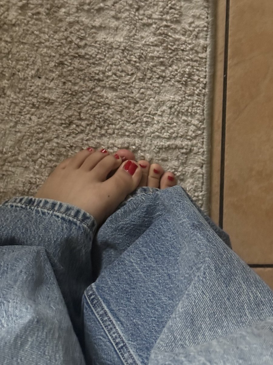 Sadie_queen3's tweet photo. Do you want more of these feet;) #feet #feetworshi̇p #feetphotos https://t.co/wh1JYGvTgq