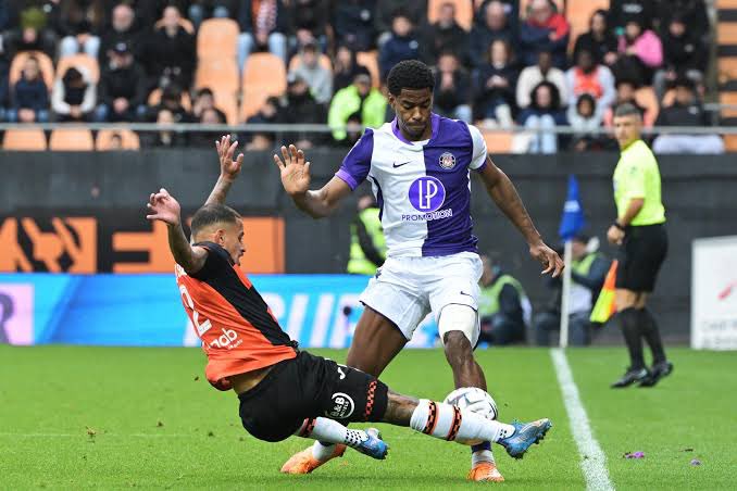 PLTransferWire's tweet photo. 🚨 Sunderland have agreed personal terms with Toulouse defender Dayann Methalie.

Source: https://t.co/BMPIShKHww

#SAFC #ToulouseFC https://t.co/W8wiBdNQpE