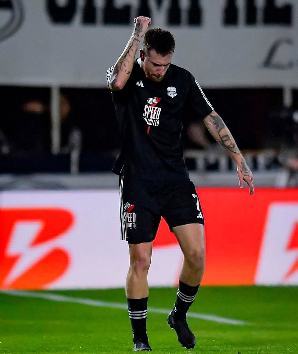 70w3rs's tweet photo. Derrota humillante de Boca Juniors ante Deportivo Riestra ❌️

Papelón absoluto donde el Xeneize casi no pateó al arco 🤦

Partido del Xeneize previo al enfrentamiento ante O'higgins ⚽️

#futbolargentino #bocajuniors #deportivoriestra #futbol https://t.co/KQVv1XR4wz