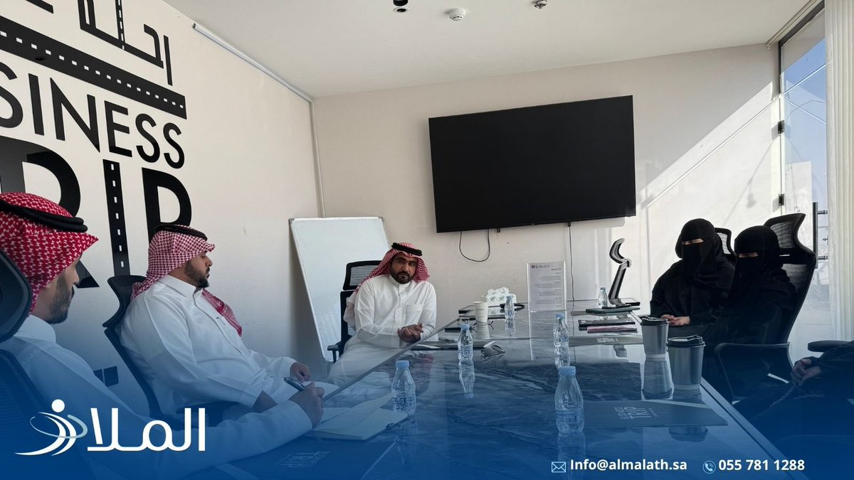 almalath1a's tweet photo. 💙| انطلاقاً من حرصنا في جمعية الملاذ على تقديم أعلى معايير الجودة في الرعاية النفسية والاجتماعية، عقدنا اليوم جلستنا الإشرافية الدورية لمتطوعينا الأعزاء

سعدنا بمشاركة الأخصائي النفسي الأول: أ. كاتب الشمري

الذي قدم توجيهاته القيمة وساهم في تعزيز المهارات المهنية لفريقنا، لنضمن تقديم الدعم الأمثل لكل من يطرق بابنا

نحن نؤمن أن الاستثمار في تطوير الفريق هو استثمار مباشر في صحة وسلامة مجتمعنا

شكراً لكل يدٍ تعطي، ولكل عقلٍ يسعى للتطوير. 💙