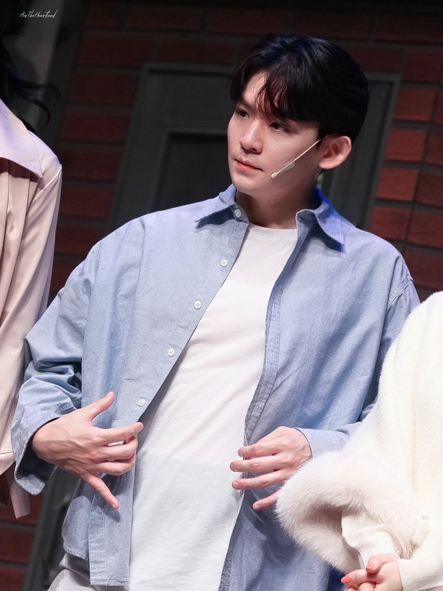 AsTheHeartLeads's tweet photo. 260717 문경 담배가게 아가씨 #teentop #틴탑 #리키 #유창현 https://t.co/EmrvmQaoRO
