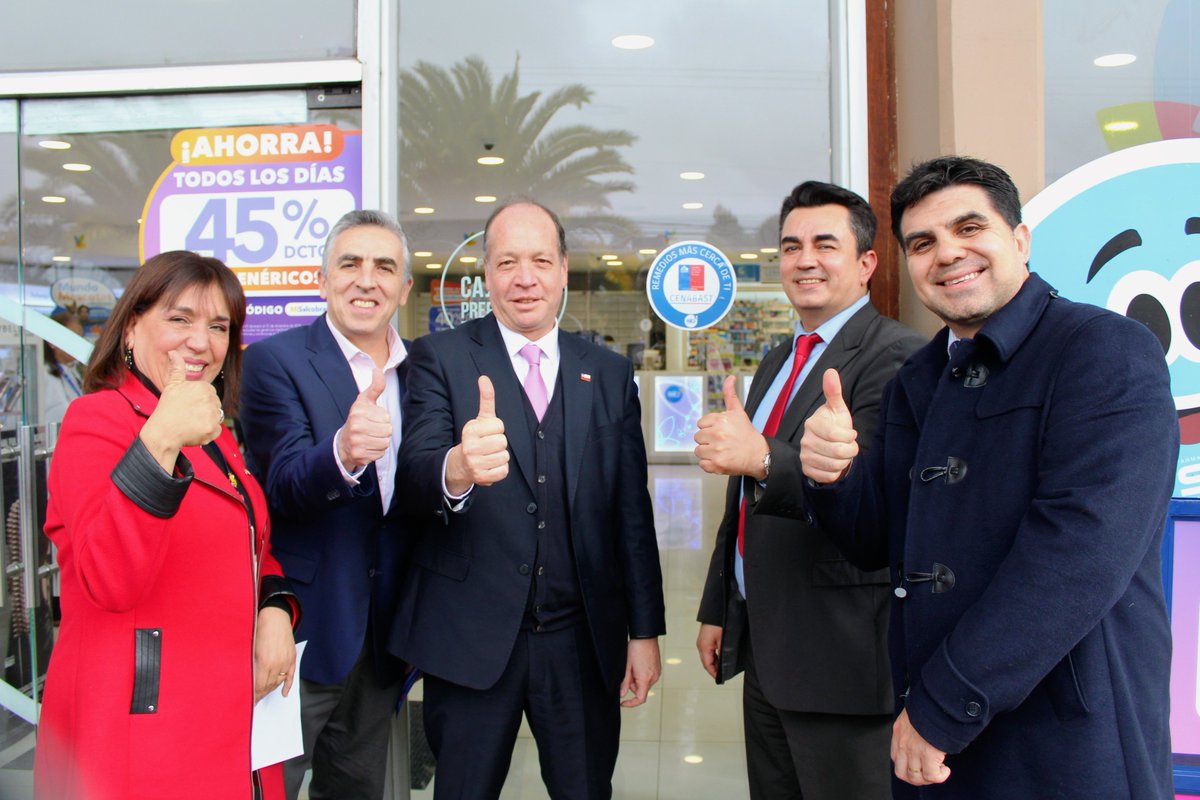 Cenabast's tweet photo. 💊Estamos cambiando la forma de entregar medicamentos. 

Con el piloto #MásCercaDeTi, más de 1.900 pacientes de urología del Hospital de Los Ángeles ya pueden retirar gratuitamente sus medicamentos en locales @salcobrand_cl, evitando traslados y esperas. https://t.co/zCZh3fznKV