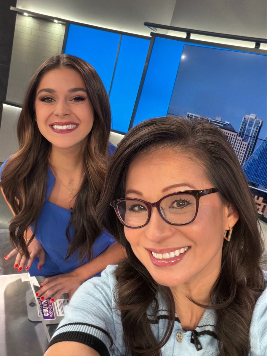 JenniL_KVUE's tweet photo. .@AllisonMartTV joining me on @KVUE #midday is a great way to start the week! Happy Monday everyone 😊 https://t.co/TYP3k480Sh