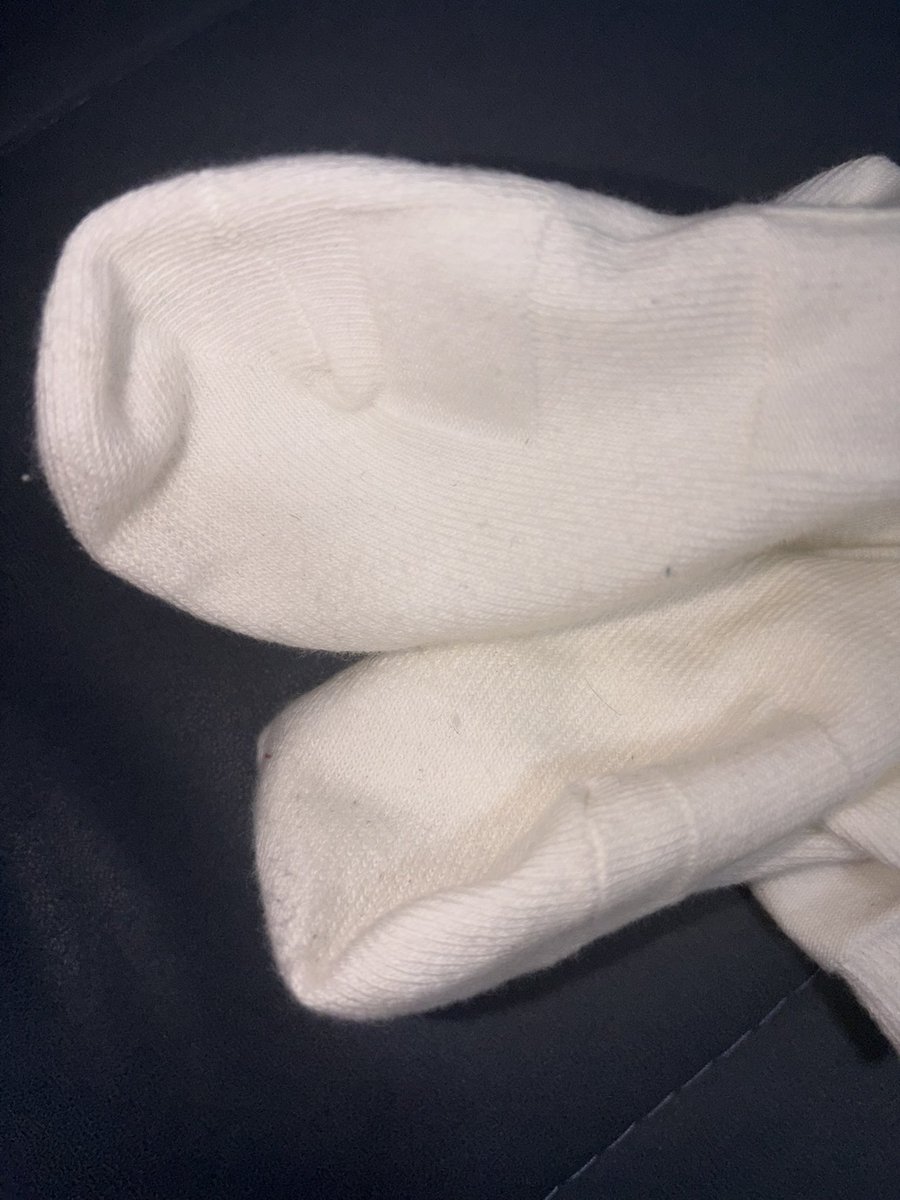 LOTSO0714's tweet photo. 运动完脱下来还散发热气 #socks #白袜 #恋足癖 #boy https://t.co/DFRUac1oZN