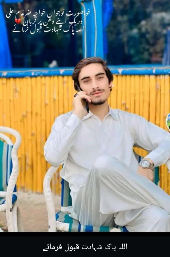 FaysalRaja8's tweet photo. راولاکوٹ کشمیر ۔
ضرغام علی پاکستانی افواج کے ہاتھوں شہید 
#مزاحمت_سے_انقلاب_آئے_گا https://t.co/9v6cUTgn32