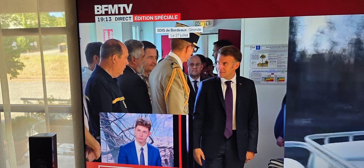 Napol77's tweet photo. Il a osé venir sur place lefossoyeur de la Securité Civile! Rendez-vous Mai 2027 pour le voir disparaître! https://t.co/oRVMbAcW3B