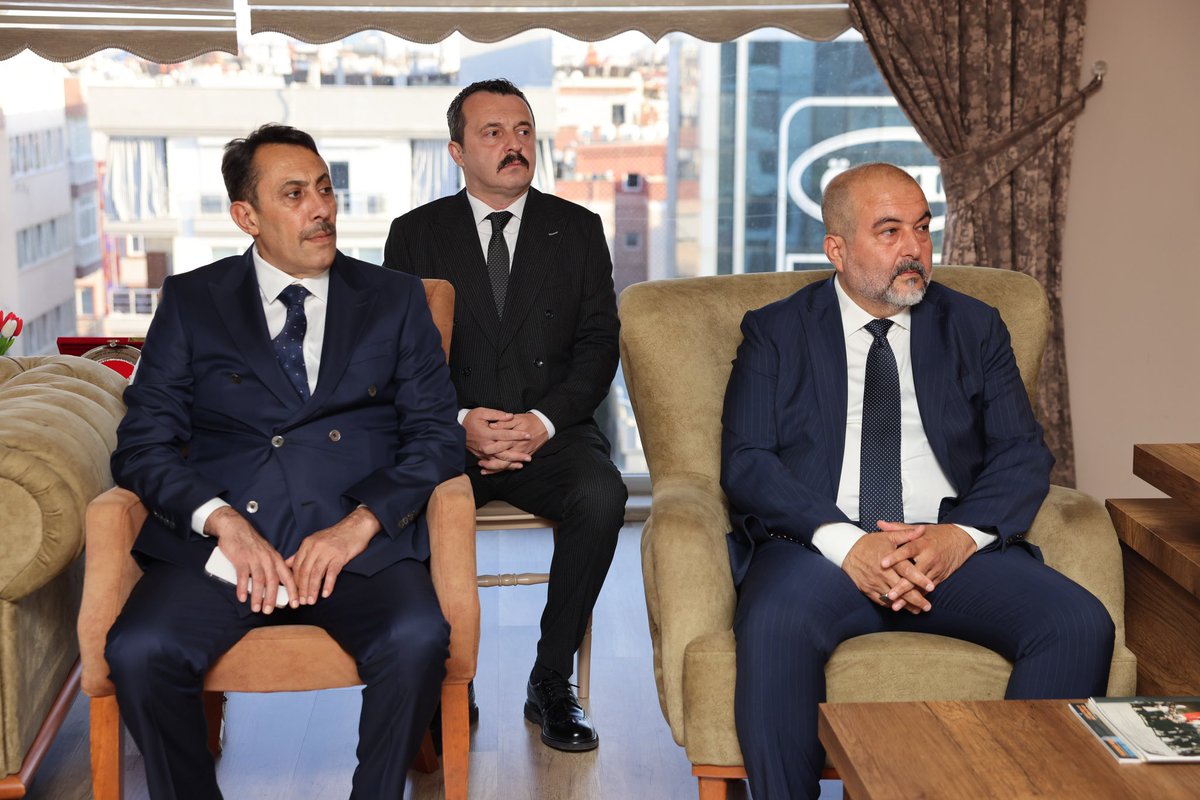 mhpantalyail's tweet photo. Milliyetçi Hareket Partisi Kemer İlçe Başkanımız Ahmet Ali Güven Bey ve Yönetimi, İl Başkanımız Sn. Sadullah Güneş Bey’i makamında ziyaret etti.

Nazik ziyaretleri ve hediyeleri için teşekkür ederiz.

#MilliyetçiHareketPartisi #MHPAntalyaİlBaşkanlığı #MHP #Antalya #SadullahGüneş https://t.co/t4r0vIlfo2