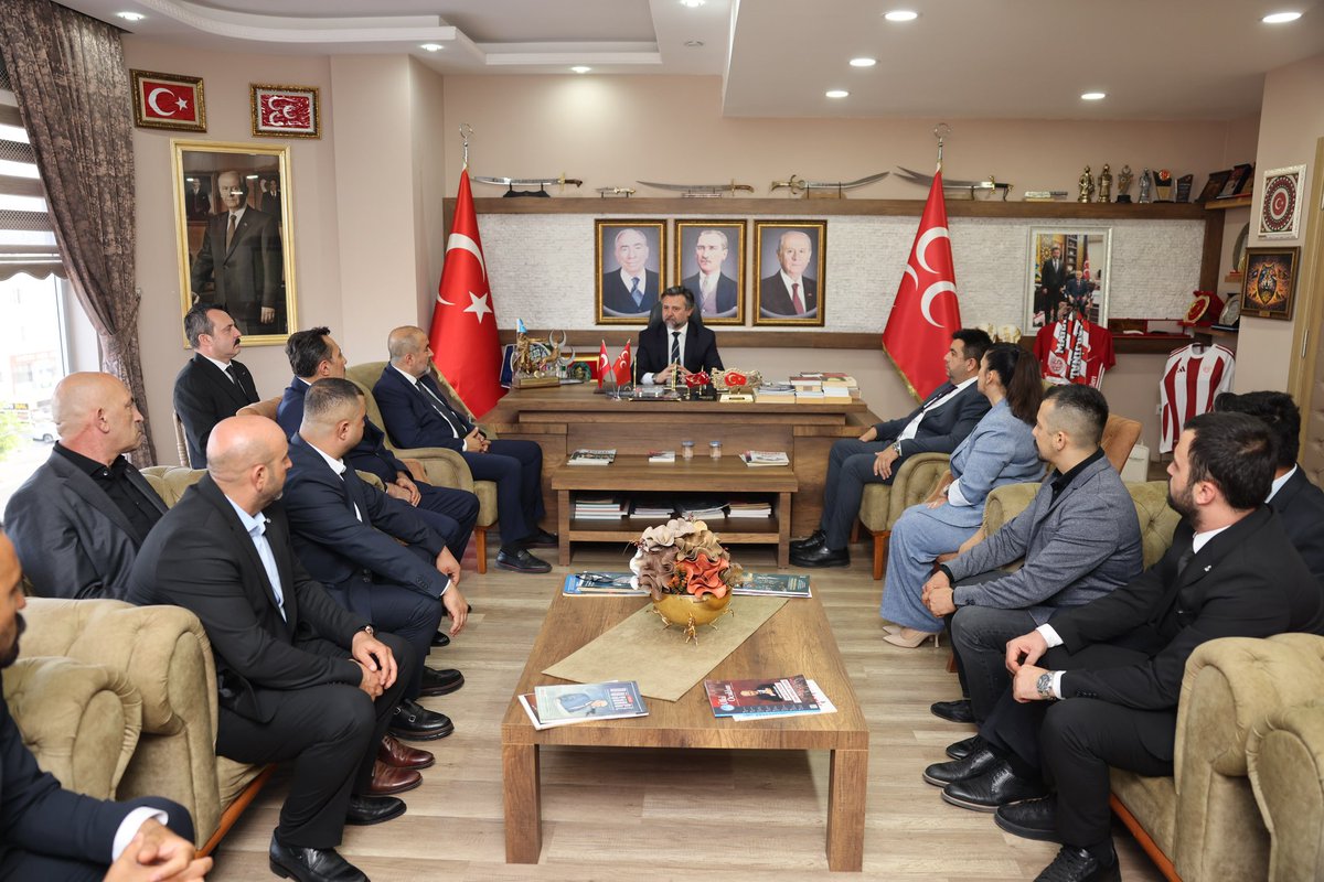 mhpantalyail's tweet photo. Milliyetçi Hareket Partisi Kemer İlçe Başkanımız Ahmet Ali Güven Bey ve Yönetimi, İl Başkanımız Sn. Sadullah Güneş Bey’i makamında ziyaret etti.

Nazik ziyaretleri ve hediyeleri için teşekkür ederiz.

#MilliyetçiHareketPartisi #MHPAntalyaİlBaşkanlığı #MHP #Antalya #SadullahGüneş https://t.co/t4r0vIlfo2