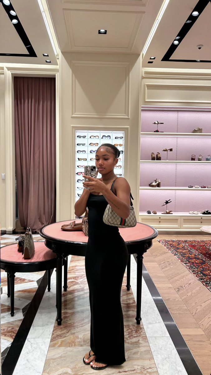 DIAMONDVELVETT's tweet photo. Not everyone gets access to rare energy🤭 https://t.co/2NjSOmkZe4