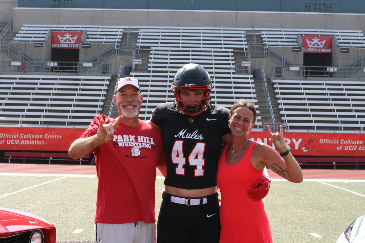 LouisVanB's tweet photo. Grateful for the OV hospitality from @CoachWrightD @JoshLamberson and all the @UCMFootballTeam staff  and players last weekend! Committed &amp; all in for the journey ahead! #Gomules @CoachAndySims @PHTrojansFB @PrepRedzoneMO @The_onlyAjReed https://t.co/KDGmbYh960