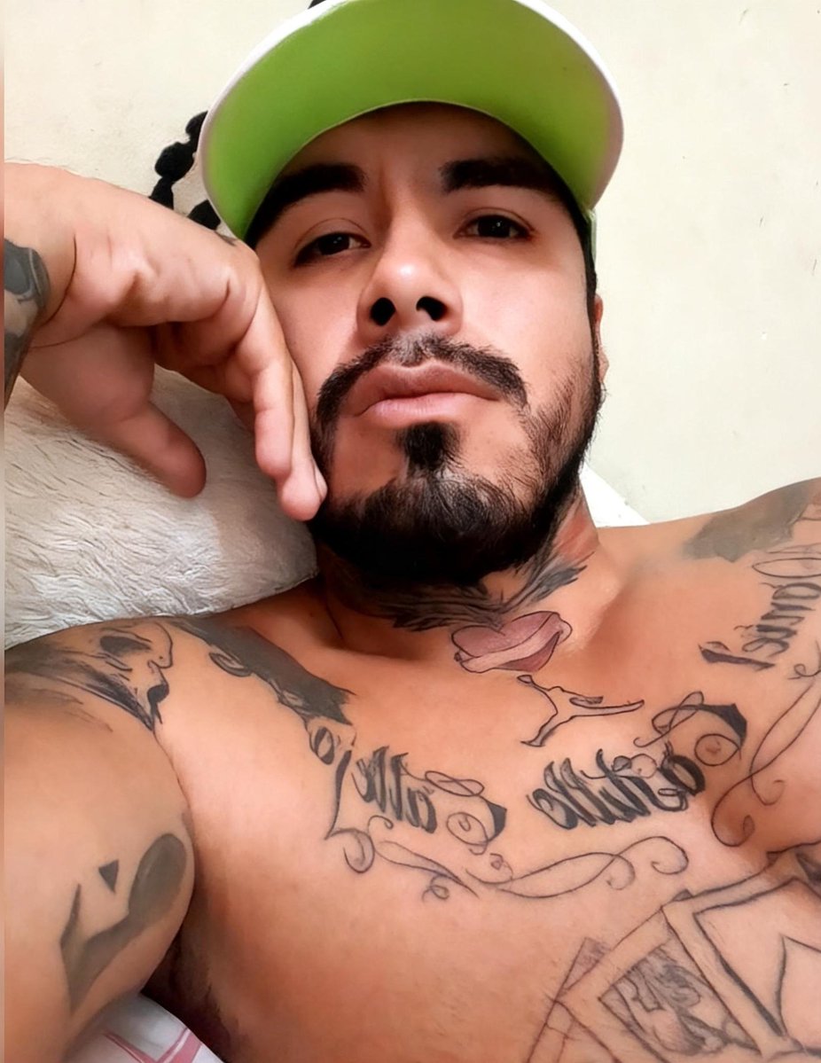 LordUberMx's tweet photo. también aveces nos dejamos la Barba😌🔱,buena presencia ,tatuajes con historia,y con porte atractivo 👑💎😈.. https://t.co/ZIWqcPpDny