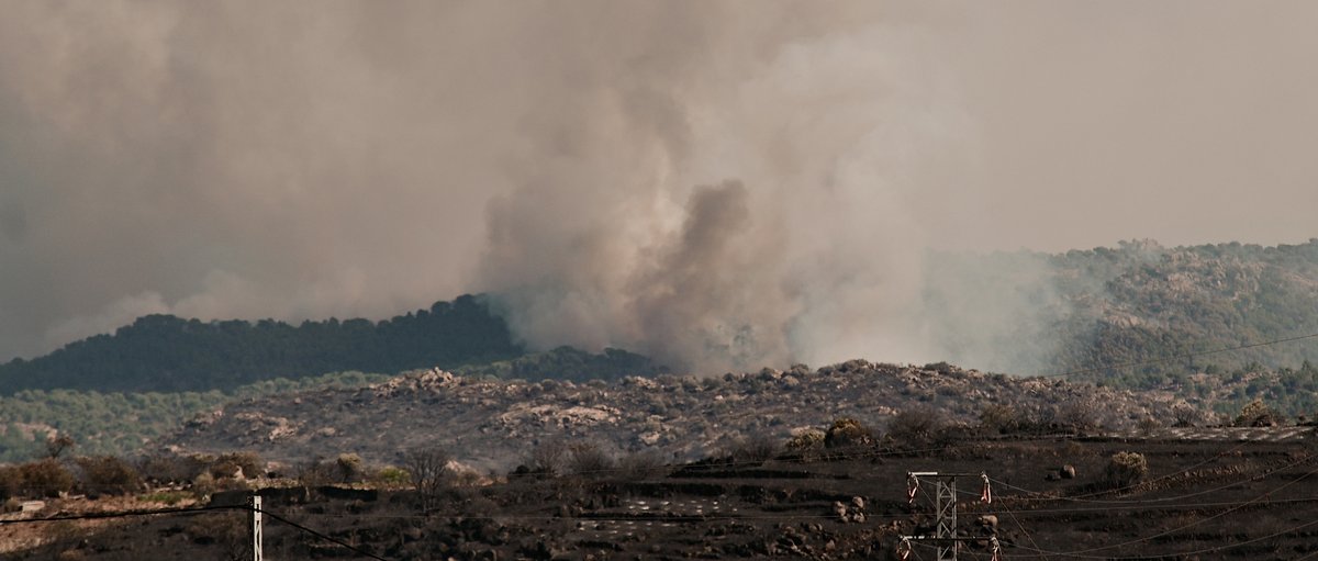 RichardZubelzu's tweet photo. El fuego no entiende de ideologías, pero sí deja preguntas incómodas
Arrancamos el rodaje de ‘La Huella del Fuego’: venimos a escuchar a quienes lo conocen desde dentro, lejos de titulares y culpables
El verdadero desafío no es contar el último incendio, sino evitar el siguiente https://t.co/K6v2vhLR1V